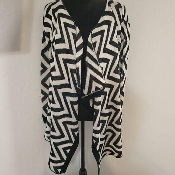 Magnolias Black White Zig Zag Print Long Sleeve Open Front Waterfall Cardigan M - Picture 1 of 16